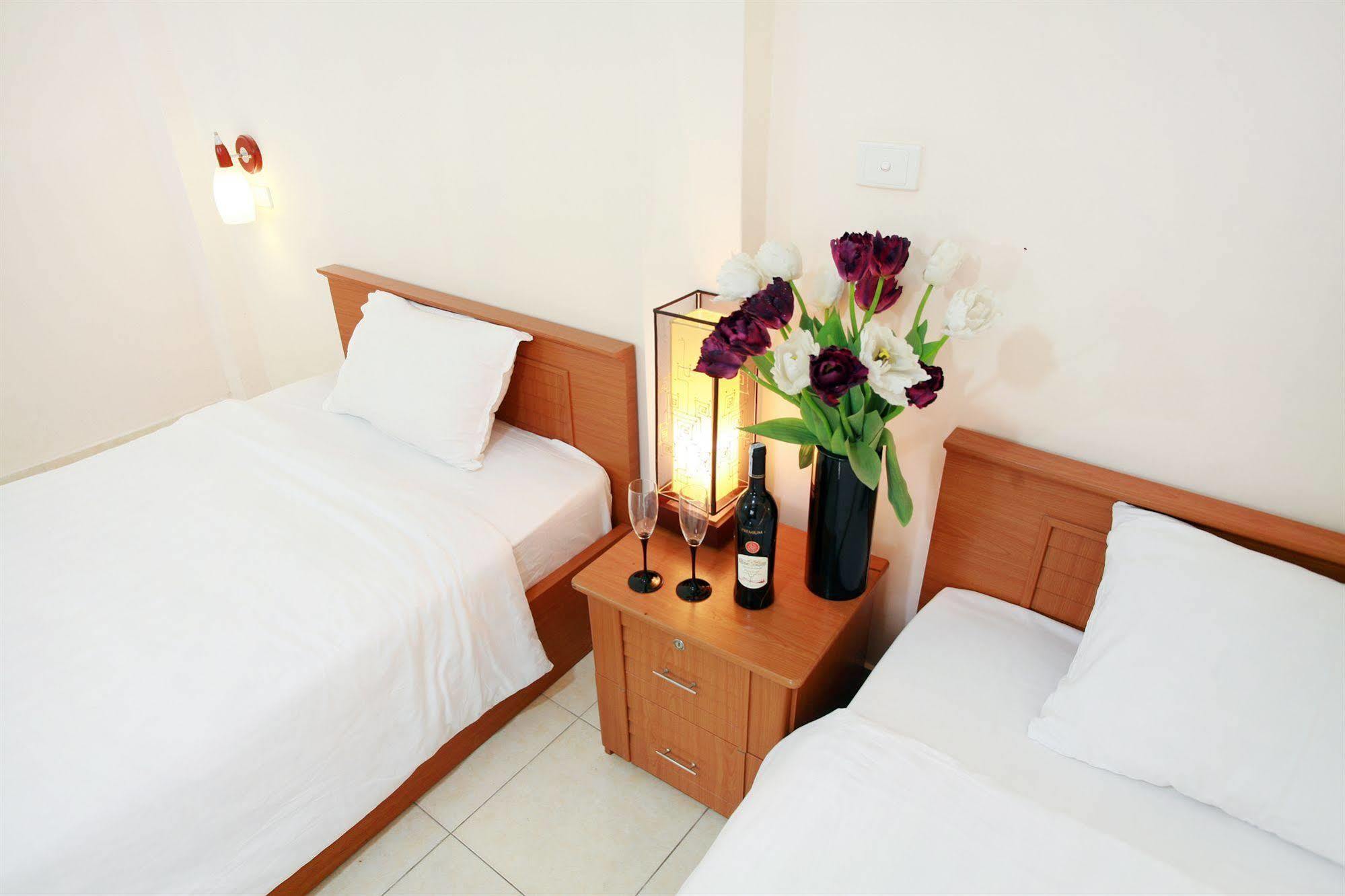 Especen Hotel Ханой Екстериор снимка